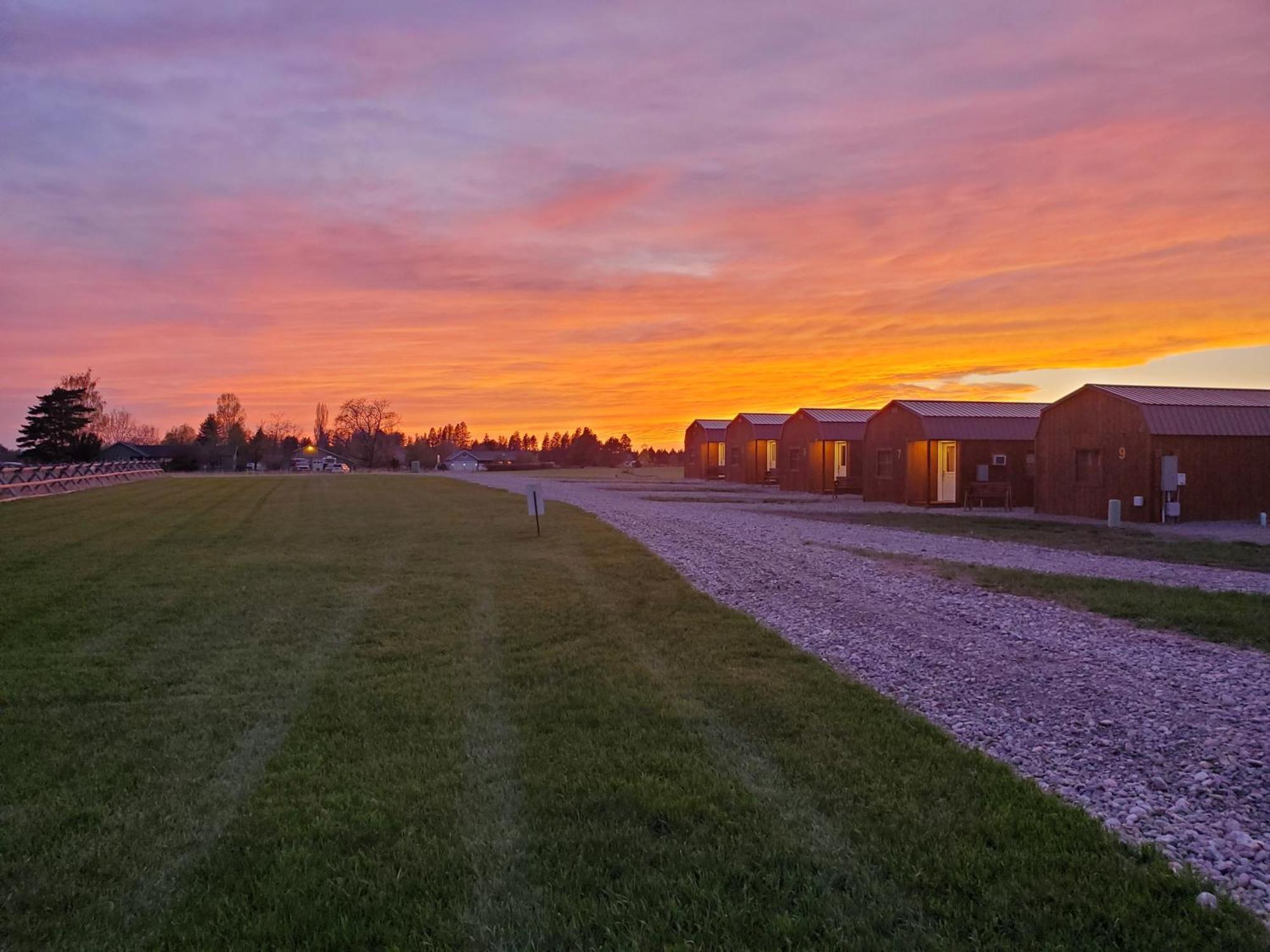 Glacier Acres Guest Ranch Motel Columbia Falls Exterior photo